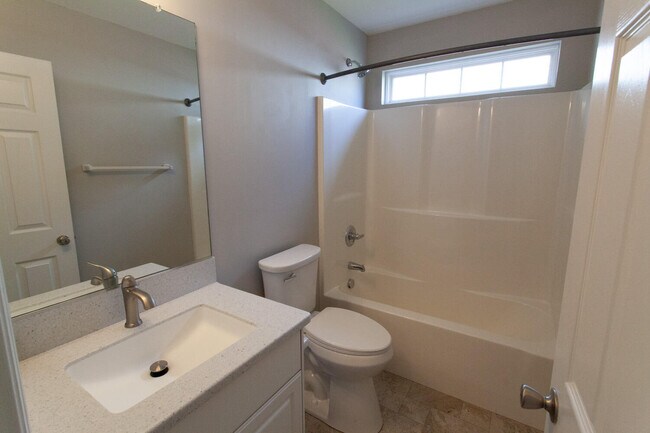 Building Photo - 318 Vanderbilt Dr
