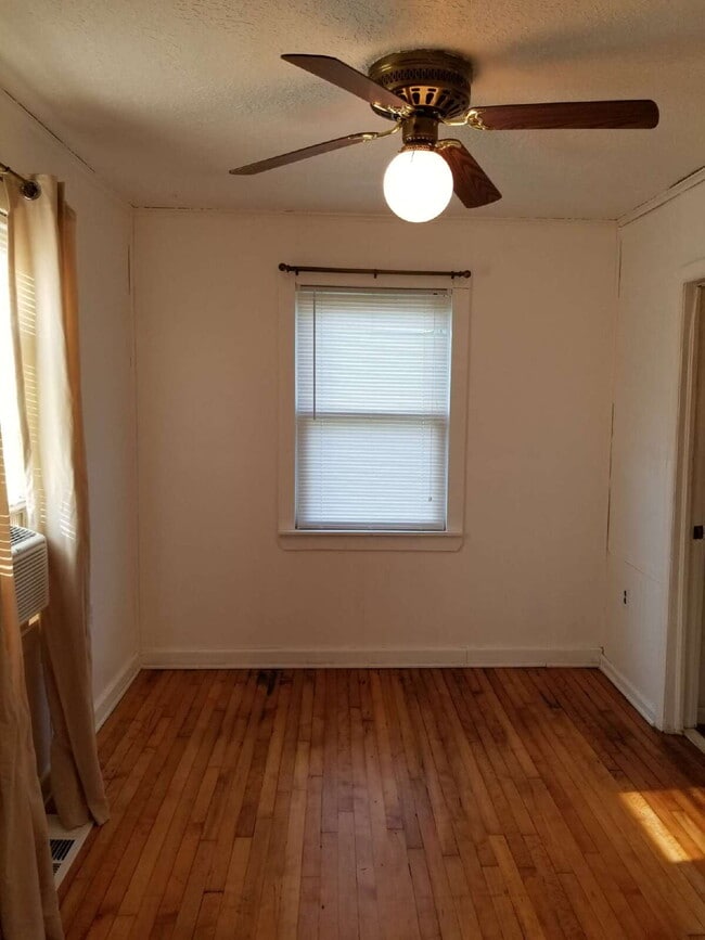 Building Photo - TWO BEDROOM HOME WITH GARAGE