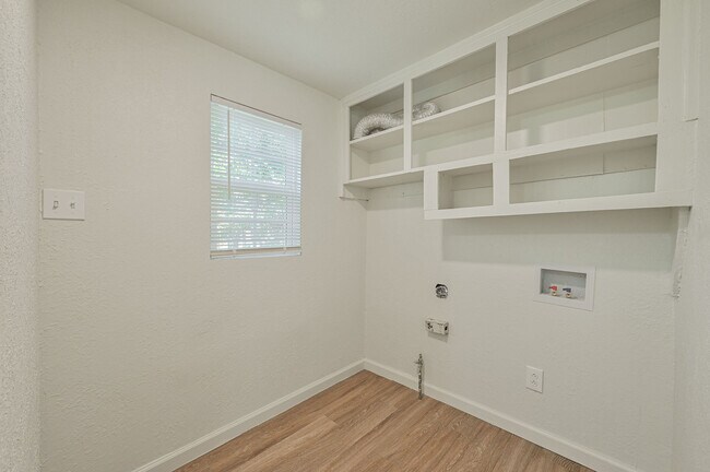 Building Photo - 3732 NW 26th St