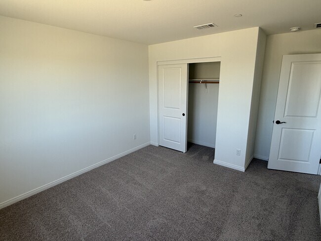 Building Photo - 4470 Hickory Ct