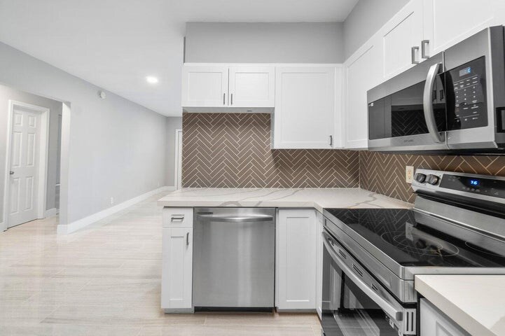 Building Photo - 3048 N Dixie Hwy