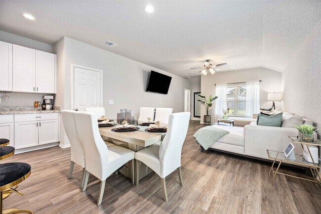 Building Photo - 10527 Meadow Saffron Dr