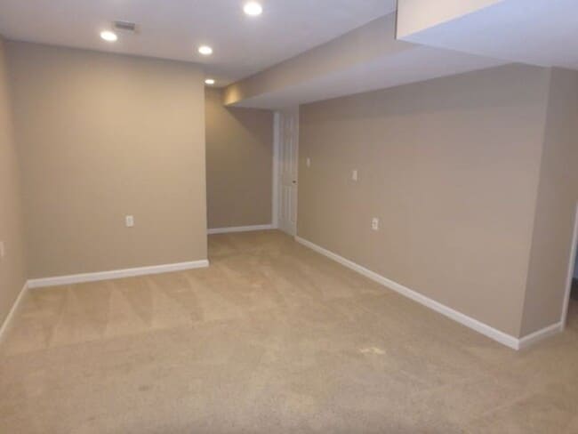 Building Photo - Awesome 4 Bed 3 Bath House In SW Columbia!