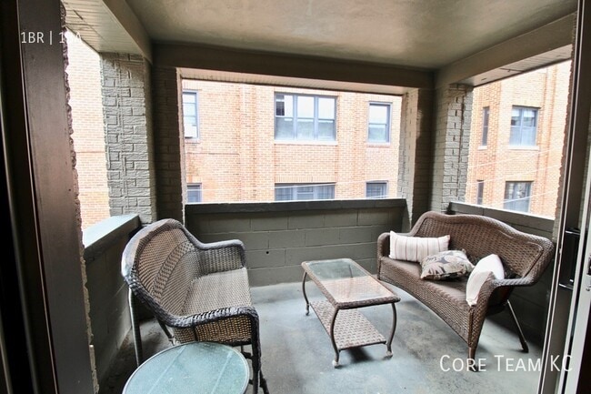 Primary Photo - 710 W 48th St