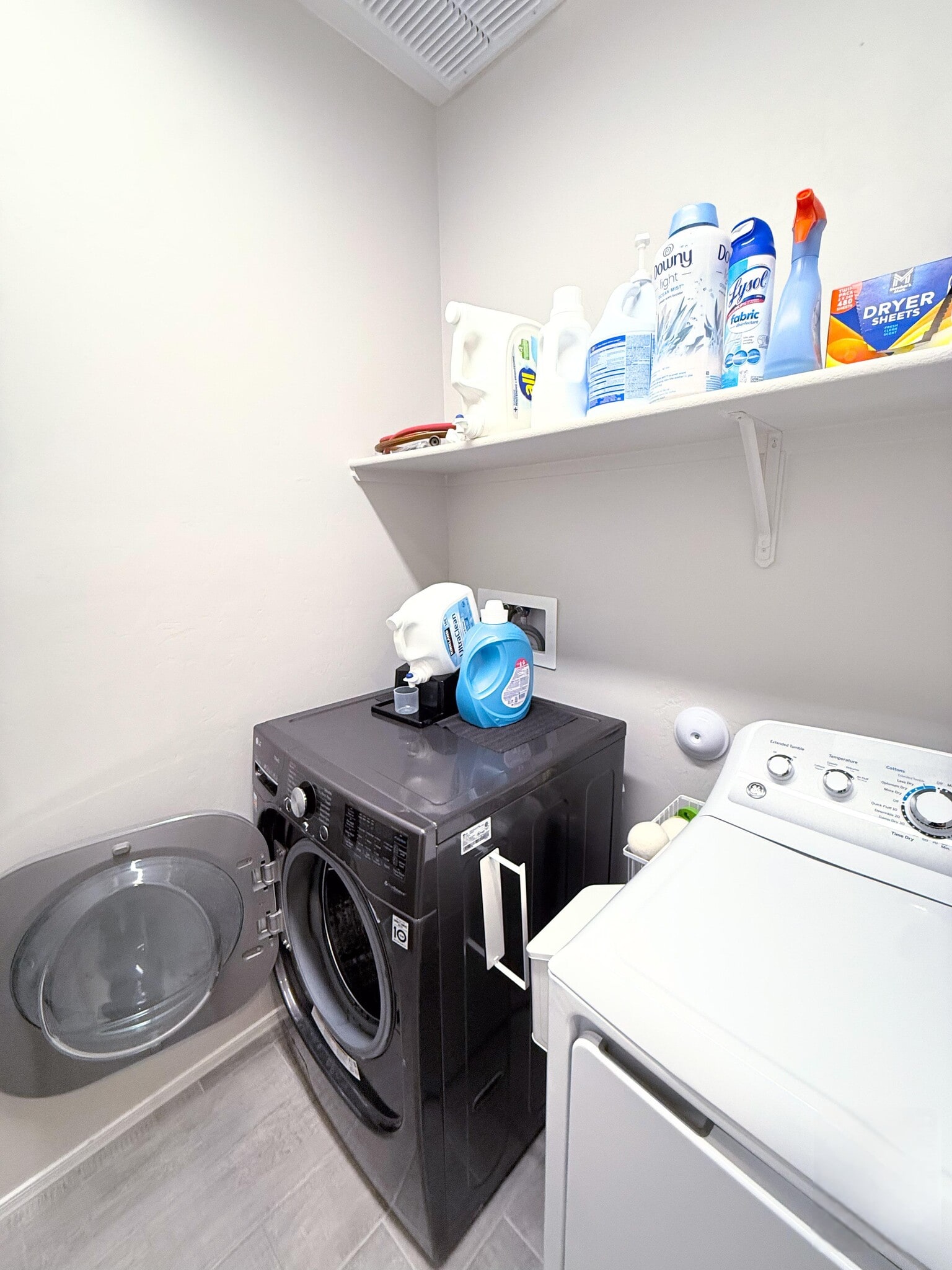 Building Photo - 620 W Calle El Tramo