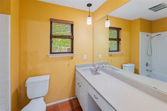 Building Photo - 13406 Effingham St