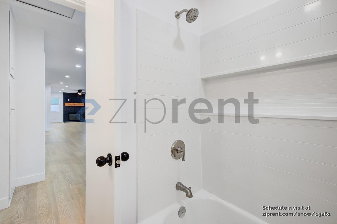 Building Photo - 2602 Deodar St