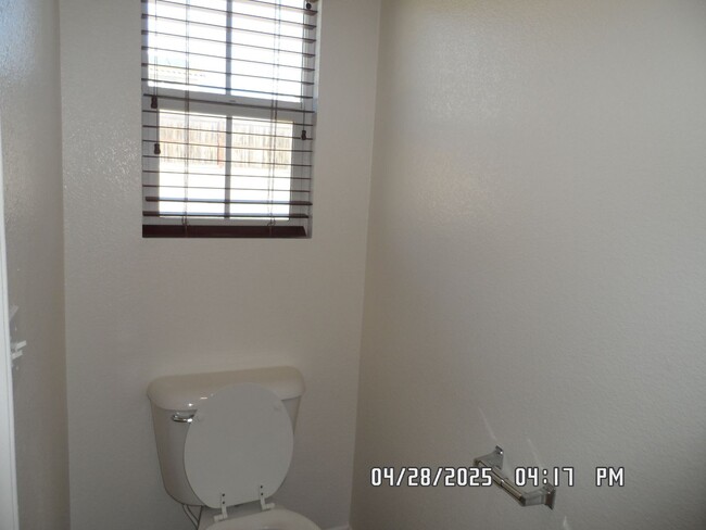 Building Photo - 3 Bedrooms, 2 1/2 Bathrooms, 2 Story, Loft...