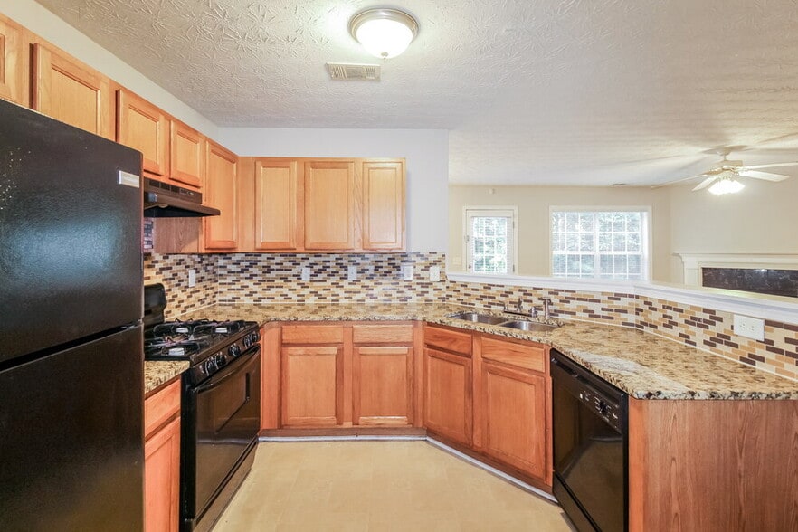 Building Photo - 740 Shadow Lake Dr