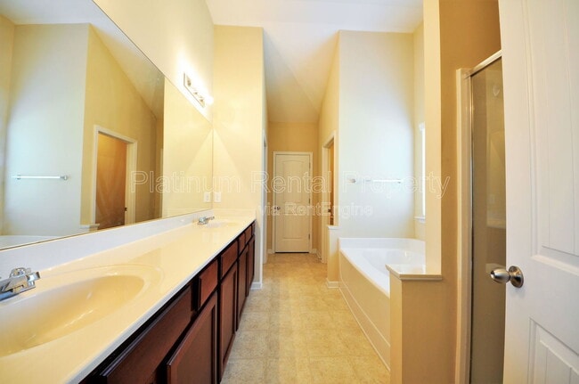 Building Photo - 1464 Wilford Dr NE