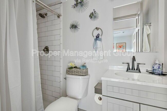 Building Photo - 201 Nassau St