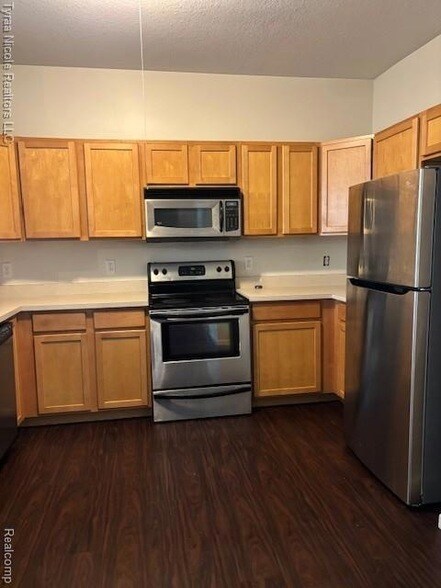 Building Photo - 28825 Cullen Dr
