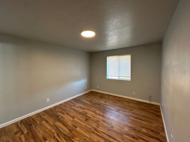 Building Photo - 2855-2855 SW Umatilla Ave