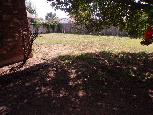 Building Photo - Great home located in Parklane