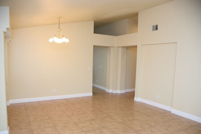 Building Photo - SPRING VALLEY 1 STORY HOME