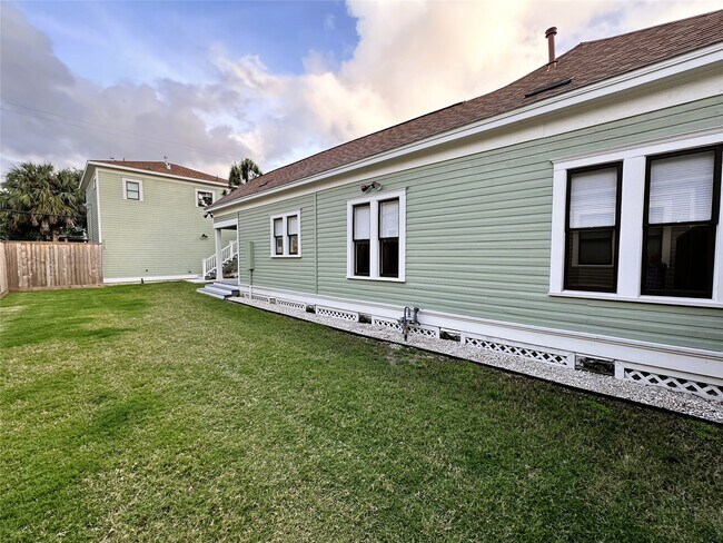 Building Photo - 540 Harvard St