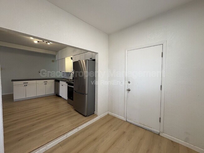 Building Photo - 635 Cedar St