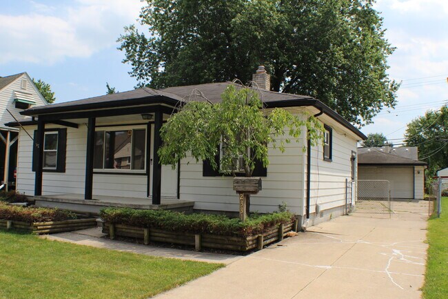 Primary Photo - 23314 Deziel St