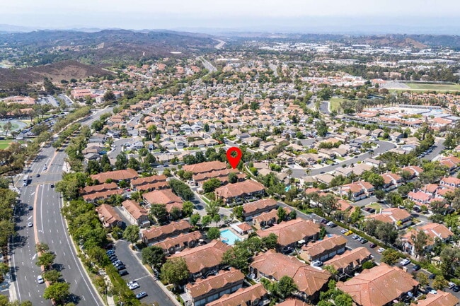 Building Photo - Spacious 2 Bedroom, 2 Bath – End Unit with...