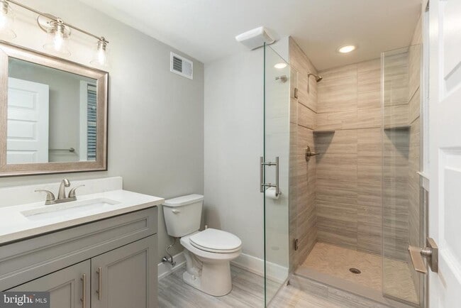 Building Photo - 1521 N Stillman St