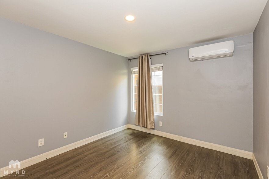 Building Photo - 5252 Balboa Arms Dr