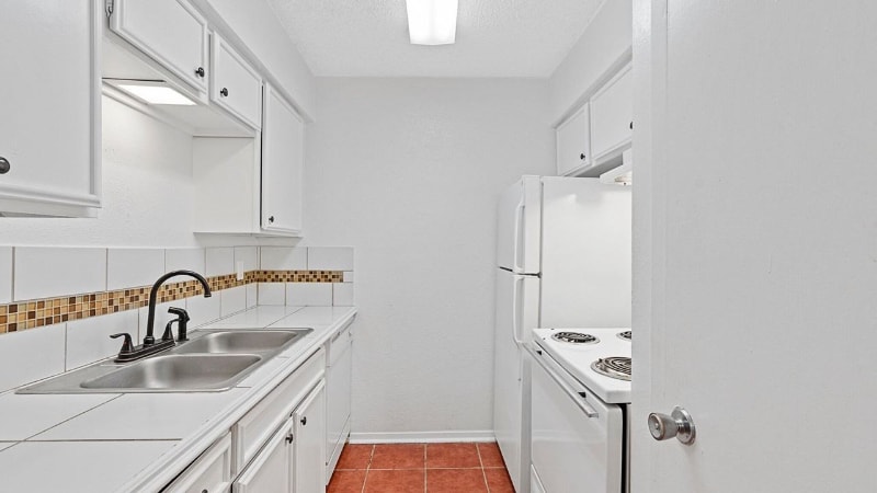 Building Photo - 4645 Ocean Dr