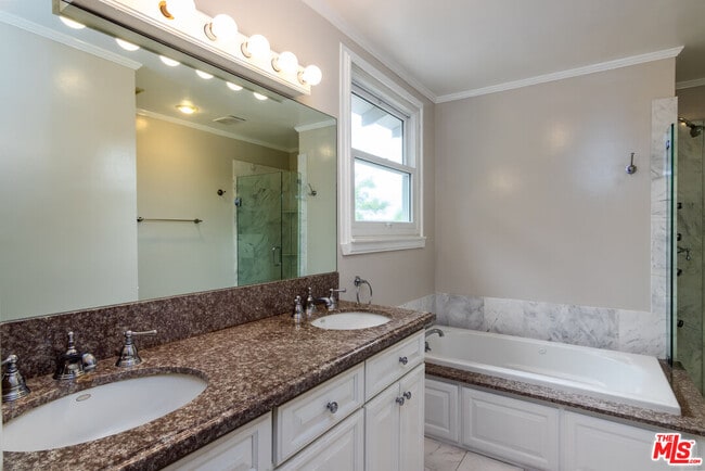 Building Photo - 5326 Leghorn Ave