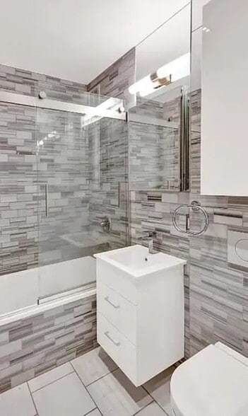 Building Photo - 410 E 13th St