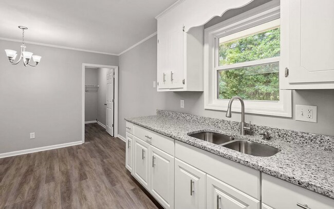 Building Photo - 426 Longleaf Dr