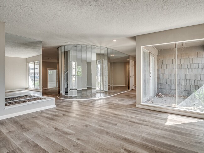 Building Photo - 6409 Miles Ln