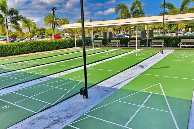 Building Photo - 17 Keswick A