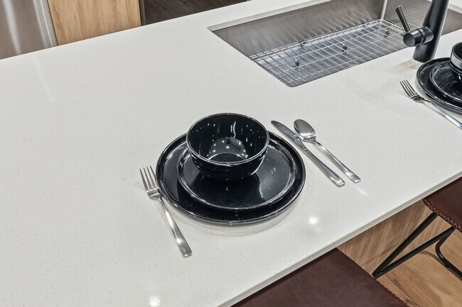 Building Photo - 6044 N Winthrop Ave