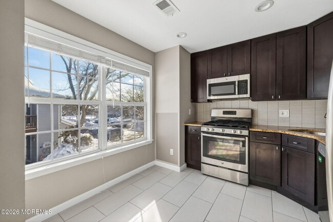 Building Photo - 412 Hampton Ct