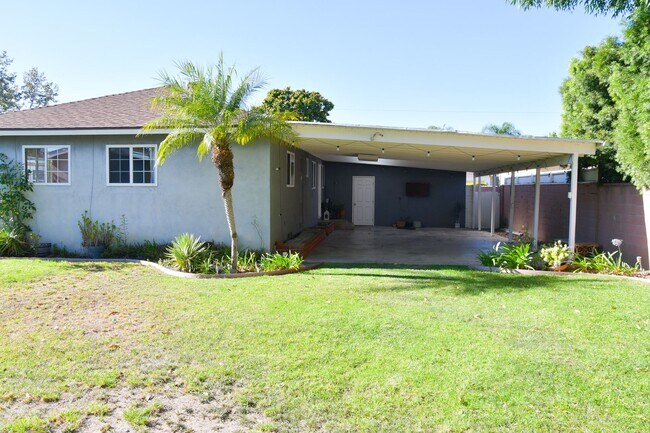 Building Photo - 1210 E Oakmont Ave