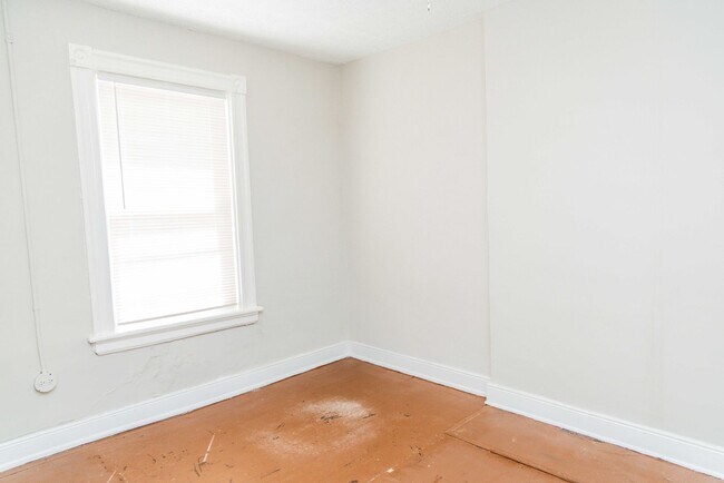 Building Photo - 14 S Plum St
