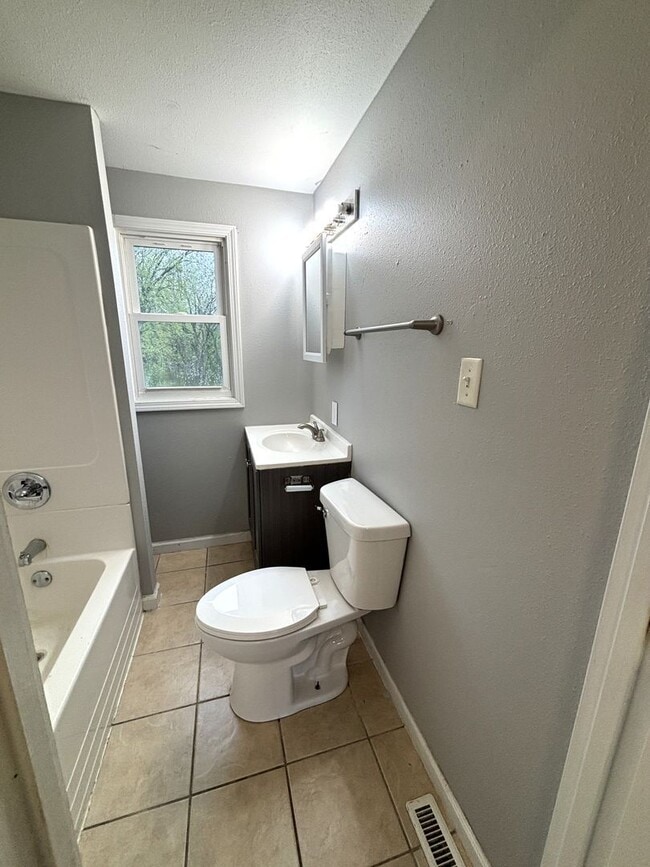 Building Photo - 2 bedroom townhome with walk out basement for rent in Waterloo!