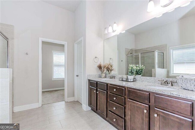 Building Photo - 5940 Park Bend Ave