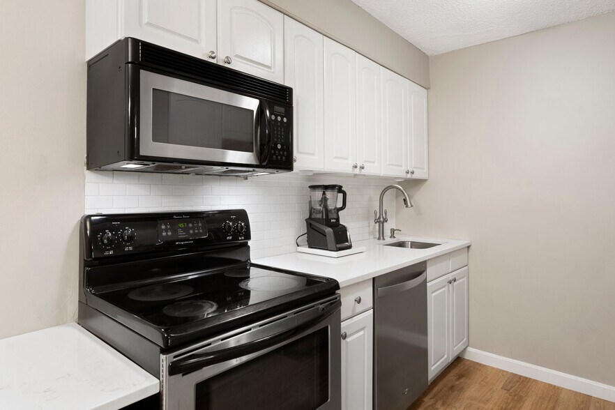 Building Photo - 10 Dailey St