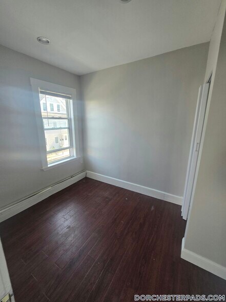 Building Photo - 44 Fenton St