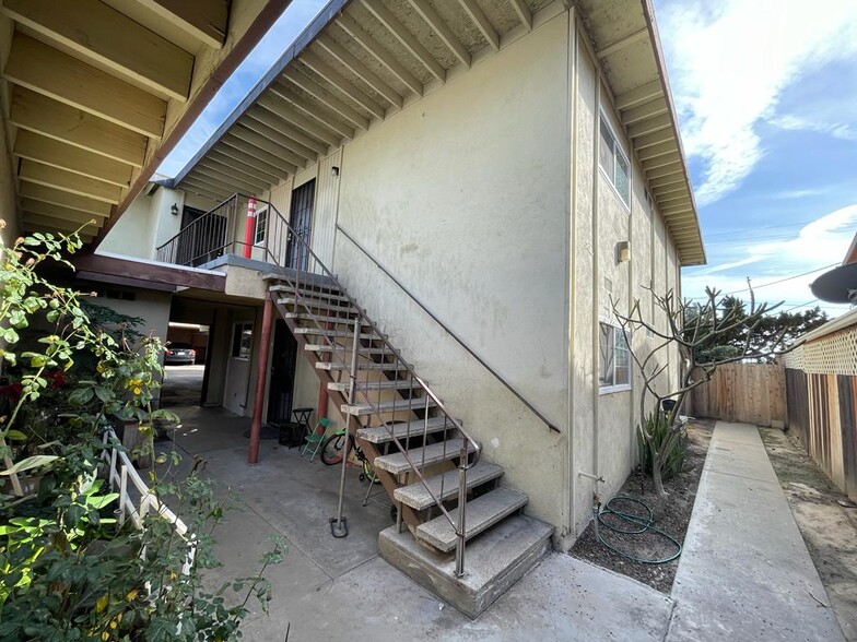 Outside - 2152 W Alameda Ave