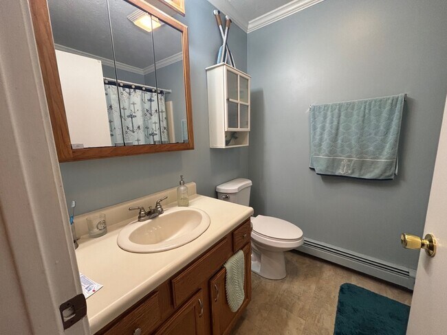 Building Photo - 266 Endicott St N