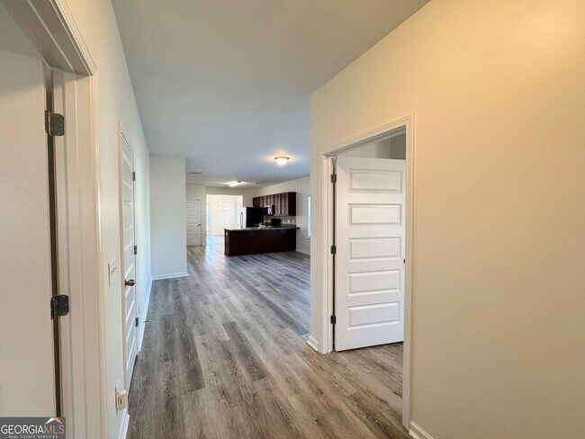 Building Photo - 214 N Dogwood St