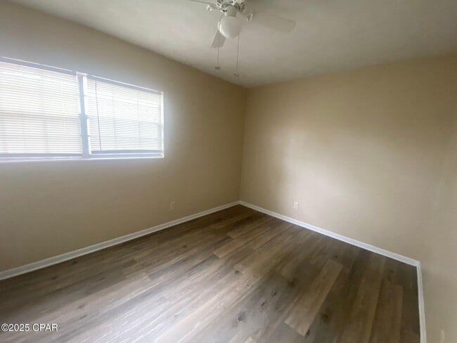Building Photo - 1527 Grace Ave