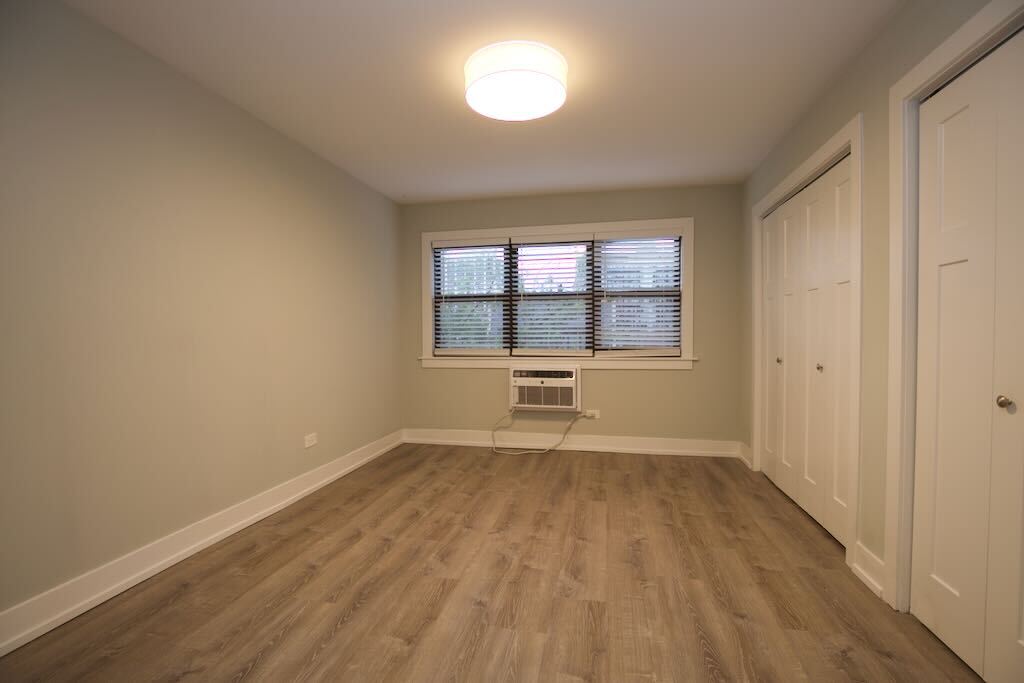 Building Photo - 456 W Barry Ave