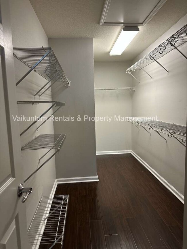 Building Photo - 4240 Metron Dr