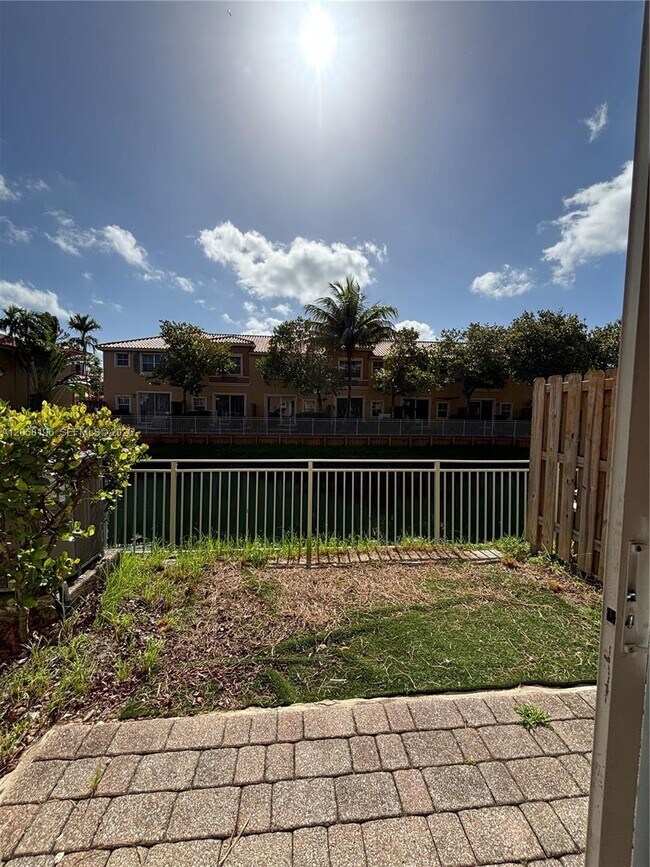 Building Photo - 4931 N Harbor Isles Dr
