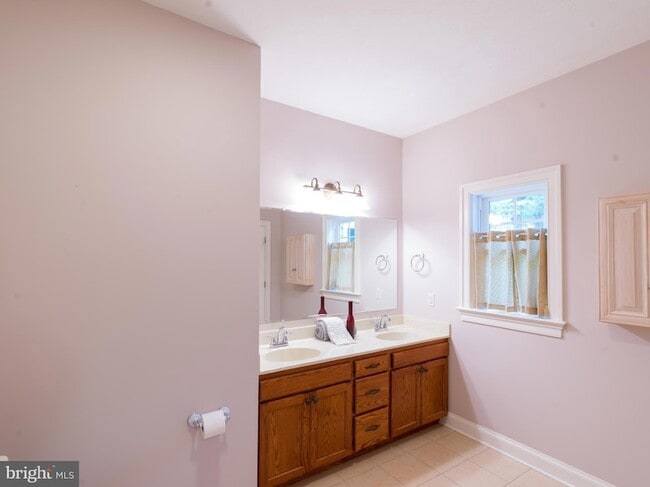 Building Photo - 2616 Greenport Dr