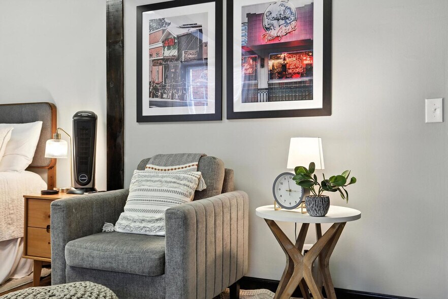 Building Photo - 480 N Thomas St