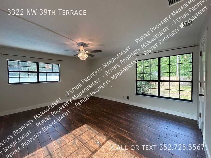 Building Photo - 3322 NW 39th Ter