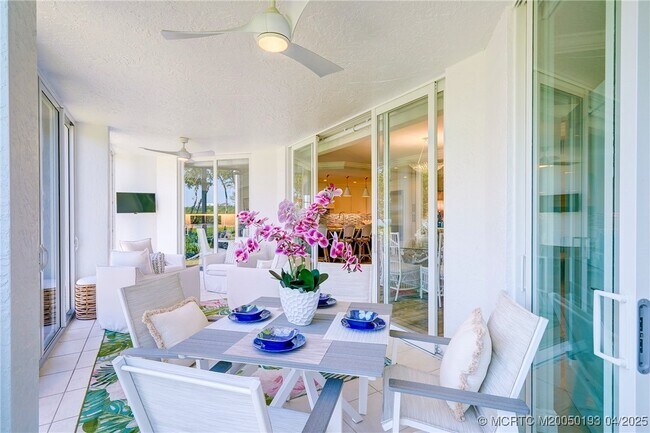 Building Photo - 5799 NE Island Cove Way